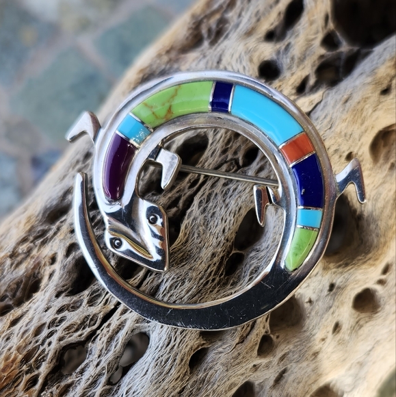 sterling stamped "SM" Jewelry - Sterling, inlaid Lizard SIGNED pin/pendant
